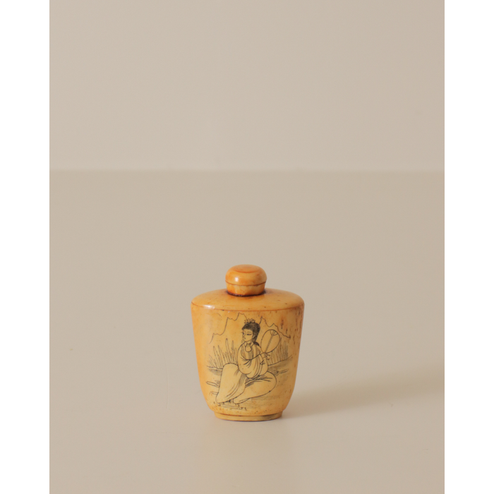Scrimshaw Snuff Bottle
