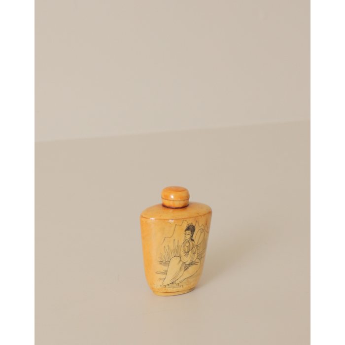 Scrimshaw Snuff Bottle